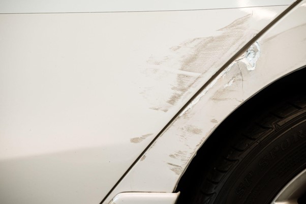 Ako riešiť oškreté auto na parkovisku? oškreté auto na parkovisku